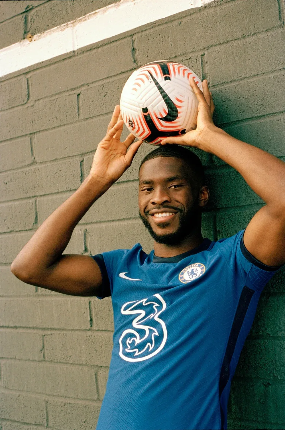 Chelsea FC: a player balancing a ball on his head